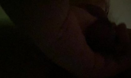 骚母狗尝试镜头给我撸鸡巴舔屁眼