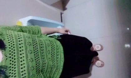 男公厕露出差点被发现！