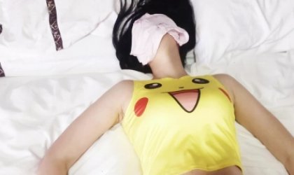 贪婪的吸允着20岁的学妹淫荡的思想。