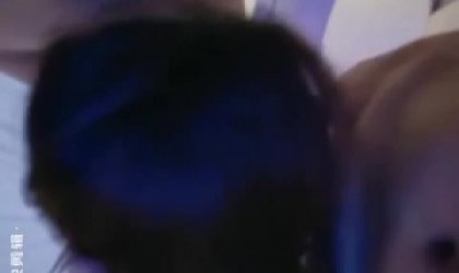 带娇妻出来首次3p还主动让别人操她！有对白