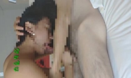 大清早就来吃火腿肠