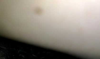 湿淋淋的骚逼亮闪闪的屌侧入骚水十足的老婆