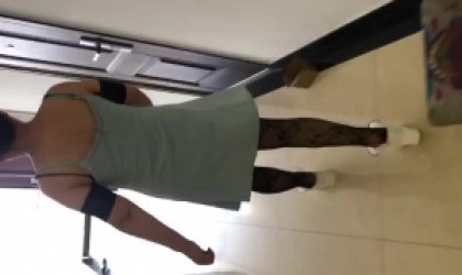 露脸！熟女人妻穿着丝袜来电梯接我每周都要给她老公带绿帽子！双验证！