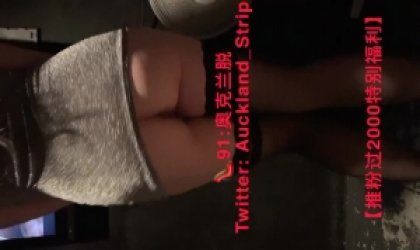 夜店拜金女齐逼裙露出诱惑男友猛坐大鸡吧