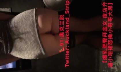 夜店拜金女爆乳肥臀齐逼裙露出诱惑男友猛坐大鸡吧