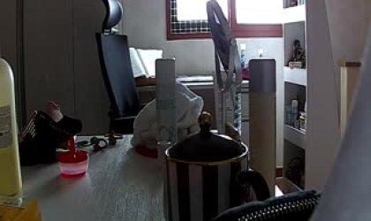 黑客破解摄像头远程遥控偷拍奶子整得很漂亮的美眉洗澡出来