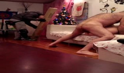 绝世大骚逼被洋屌操时刚好快递到让快递哥观战