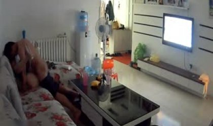 黑客入侵监控视频系统 偷拍夫妻大厅逼儿子突然回来老爸