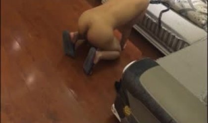 对白粗淫荡性取向特殊的大变态扮演狗奴伺候一对夫妻口舔逼毒龙人家打炮他在下面舔淫水720P