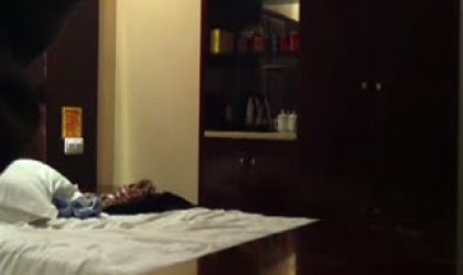 漂亮小嫩妹被追着猛