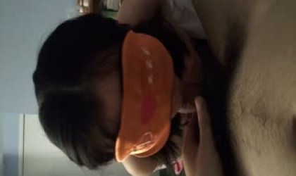 度娘精品流出保险美女推销员为了业绩到客户家中推销时被男的趁机设计拍了不堪入目的照片后又被狠