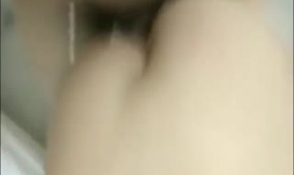 别再往上放了别把鸡巴废了乖女儿吃冰棒要和爸爸玩冰火结果草完被爸爸用大