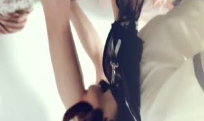 爽的一个劲狠狠地草她的