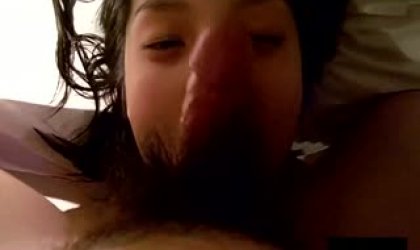 伦！女儿和父亲玩新花样亲自把润滑油涂满女儿每一个角落艹得不停的喊“爸爸爸爸别操了我都有黑眼圈了”