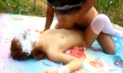 国产野战玉米地3P美少女压坏了农民伯伯不少玉米72