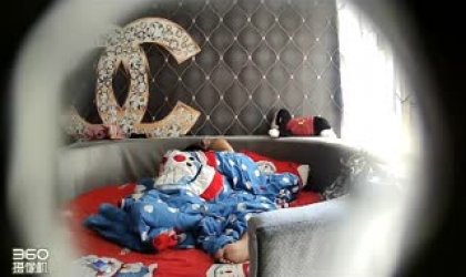 香奈儿主题酒店TP逼被舔得欲仙欲死的骚女上位表情亢奋最后要吃大鸡巴补充