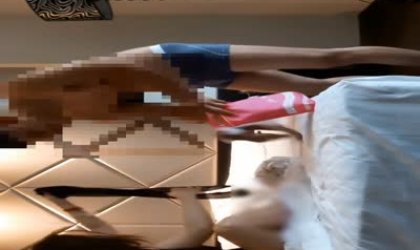 酒店再次爆操95年漂亮性感美女Aimee第二部强行要求拍摄加上操她时有点粗