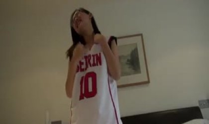 眼镜妹欲火焚身自己抠逼