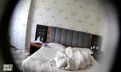 对白清晰鸡巴很大的眼镜哥和女朋友酒店开房啪高