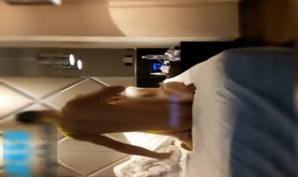 上海花了好多银子终于拿下了朋友95年越南漂亮性感女友Aimee前凸后翘E奶