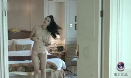 豪乳推女郎系列秀巨乳女神王俪丁豹纹