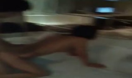 纹身小伙酒店操女友 兄弟在旁拍 后入体位操的骚货狂叫 