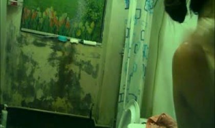 男女混住出租房公共浴室暗藏摄像头偷拍大