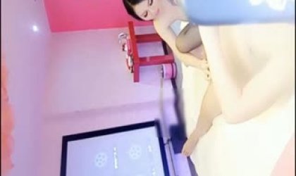 圆肚腩矮个子土豪粉丝约炮外围女兼职女主播情趣酒店豪华房各种调教鞭打口