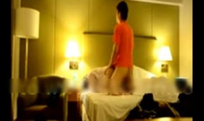 校花女在厕所被阔少狂草逼 女的非常的骚普