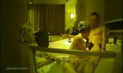 佛爷几天没干就逼痒的离异气质少妇第3部刚从老家回来就酒店约炮先来个鲜花浴去疲劳完