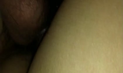 变态眼镜哥请隔壁租房白领小姐姐吃宵夜偷偷下Y放倒带到旅馆开