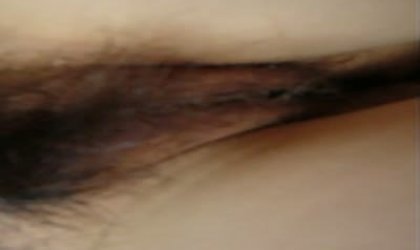 变态男趁妹子熟睡用手指抠B插菊花最后再撸管射他一脸 美女醒了不