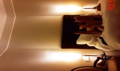 康先生系列临走前最后一次约买个苹果7plus才同意开房的江苏商学院95年女神美女酒店啪啪衣服还没脱完就直接被