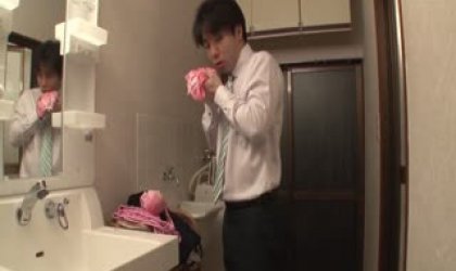 忍不住对两位继女出到