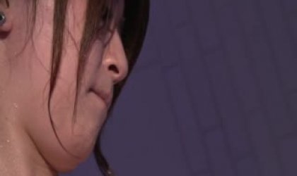 美女在浴室抚摸自己的