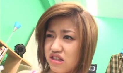 淫荡女用自己的性感穴获取了两