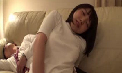 される真琴は、嫌がりながらも次第に身体を