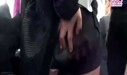 W406 大興奮し公车上的摩擦走火的激情 