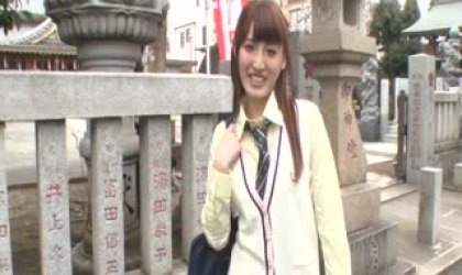 歪室外性感小美女把自慰器放