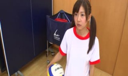 苗条的少女爱上了她性感的