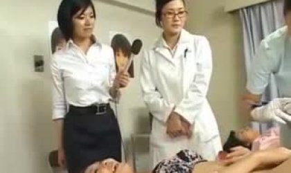 人妻医院检查私密处 被医生与护士