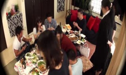 公司聚会时妻子被上司灌