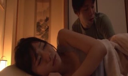 忍不住对两位继女出手到