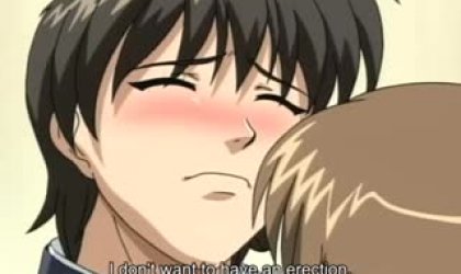 母亲将她年轻的儿子按倒在地上坐上去努力